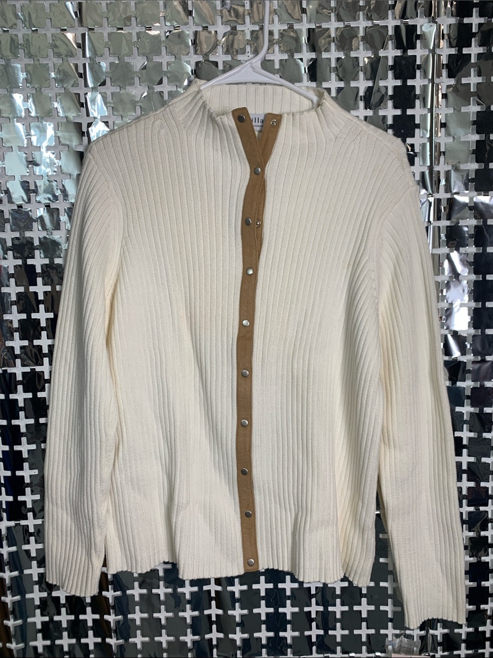 Villager a Liz Claiborne Company Cream Ribbed Cardigan with Tan Snap Placket